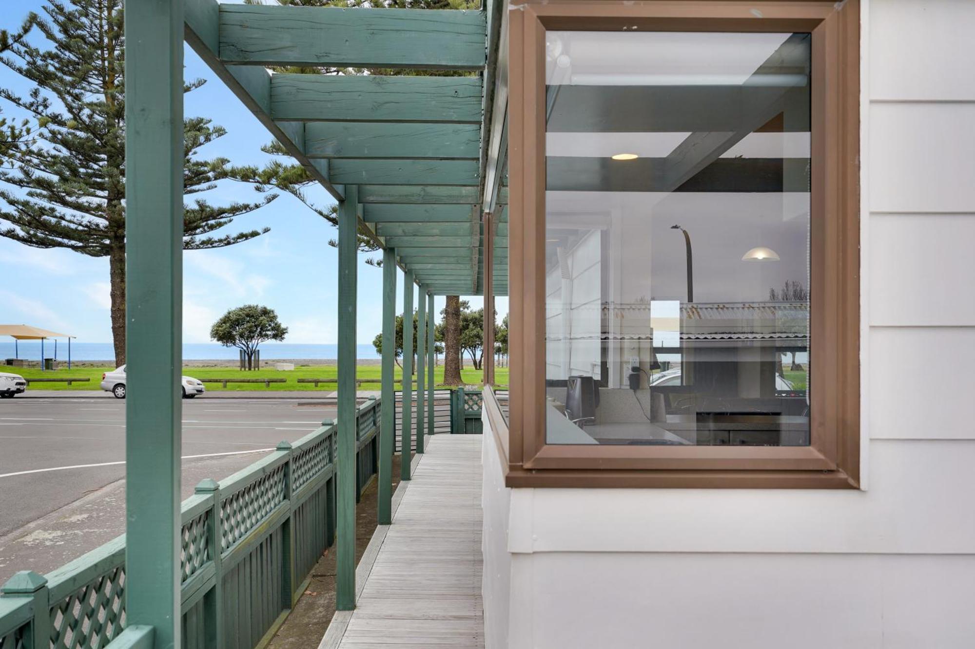 The Nautilus Hotel Napier Bagian luar foto The view from the kitchen