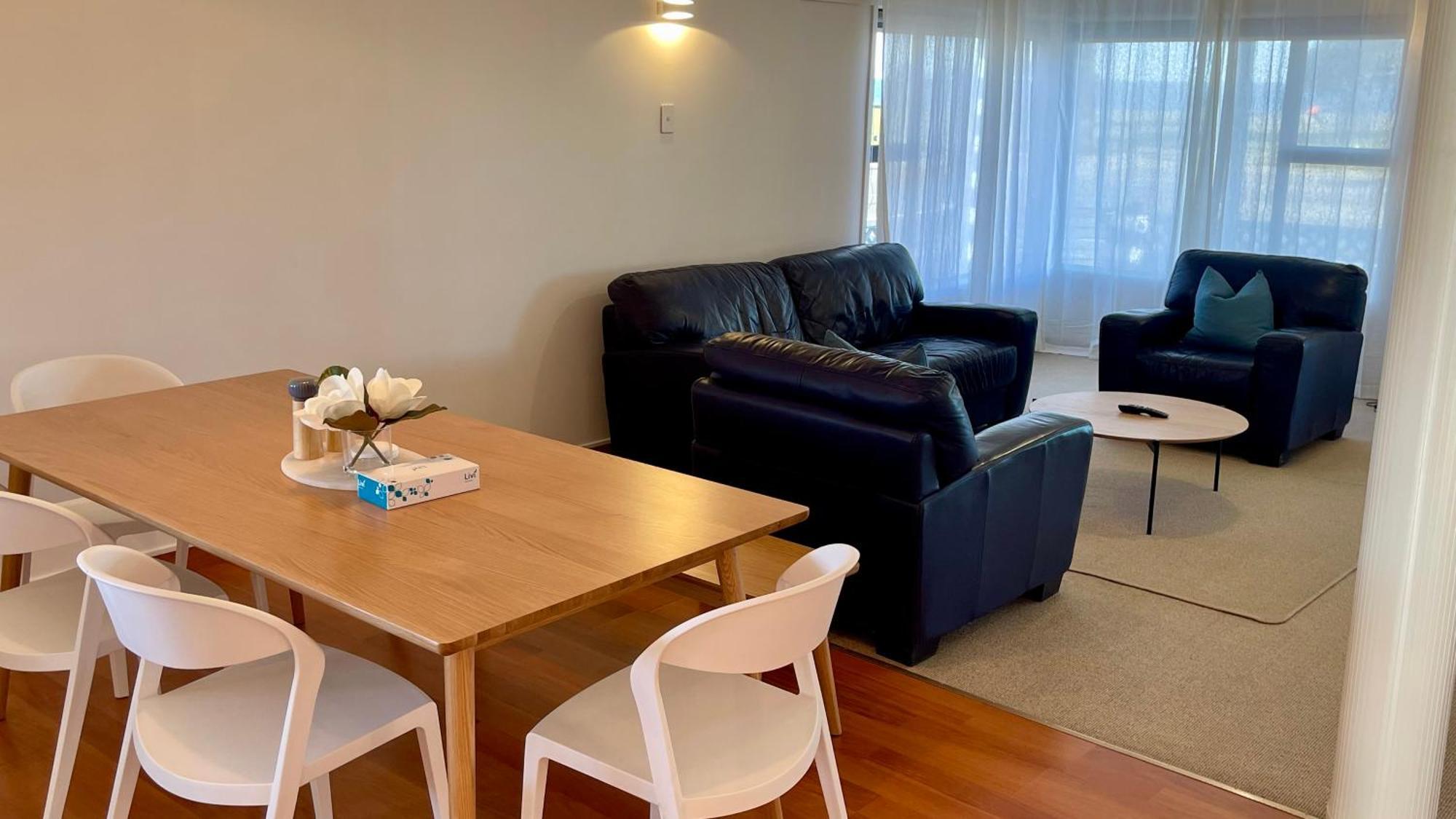The Nautilus Hotel Napier Bagian luar foto A typical apartment at the Village