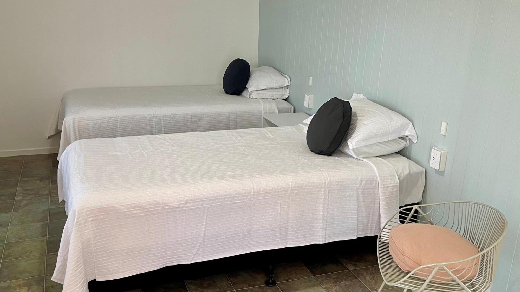 The Nautilus Hotel Napier Bagian luar foto A room at the hotel