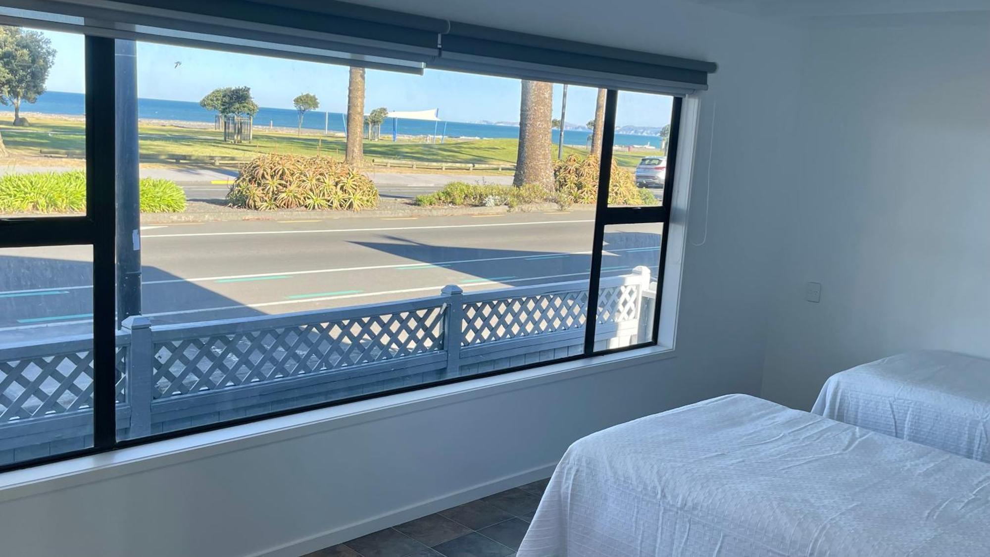 The Nautilus Hotel Napier Bagian luar foto View from a room at the hotel