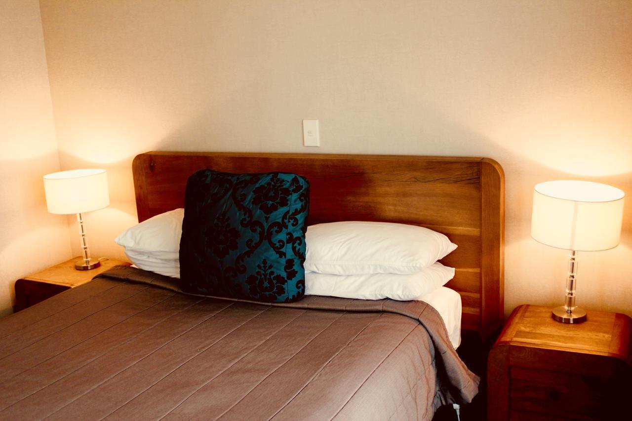 The Nautilus Hotel Napier Bagian luar foto A bed with a pillow