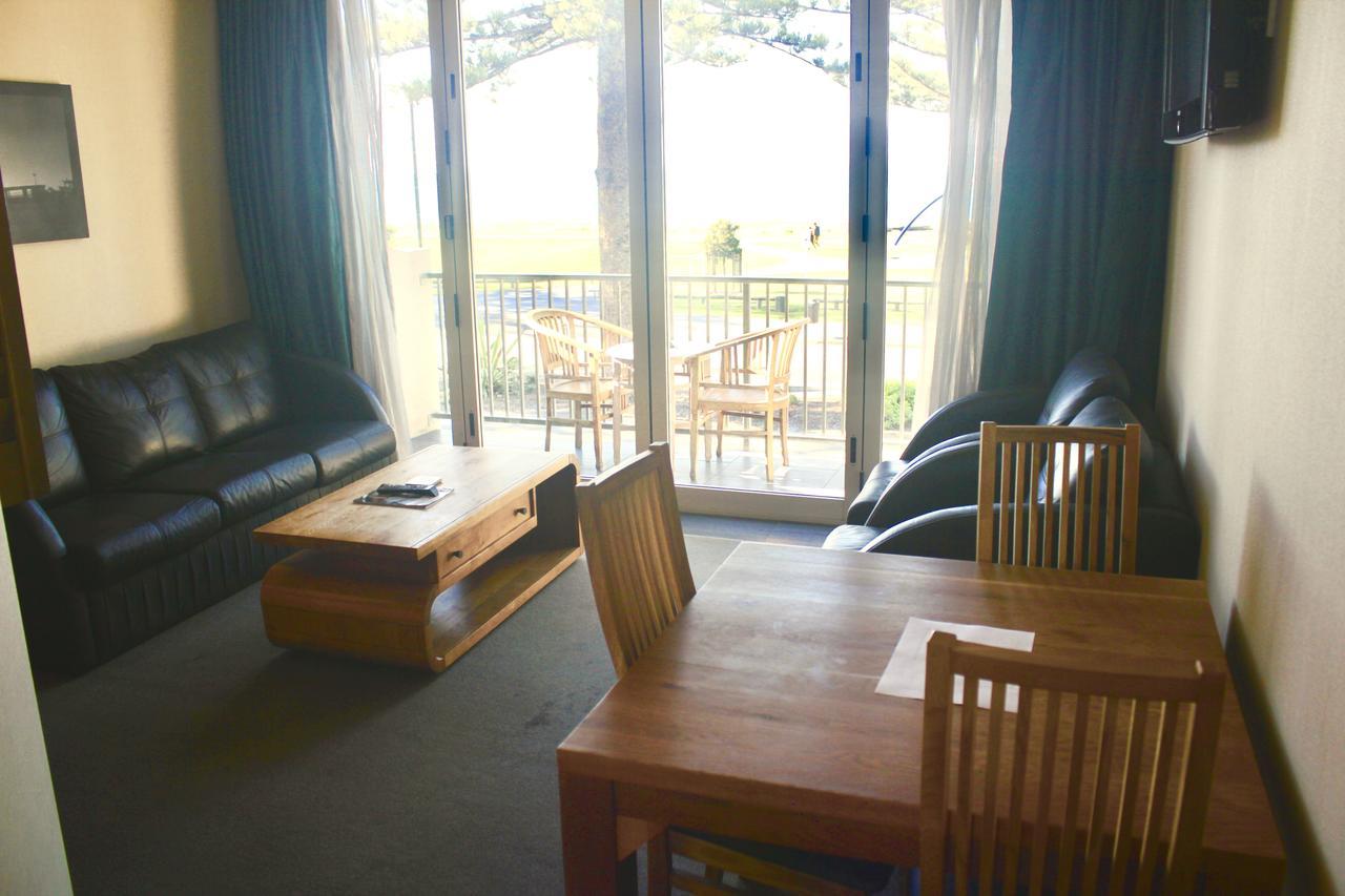 The Nautilus Hotel Napier Bagian luar foto Living room of a two-bedroom apartment