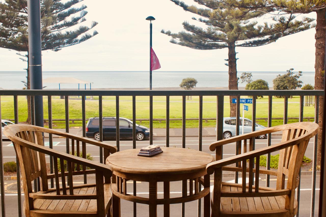 The Nautilus Hotel Napier Bagian luar foto A balcony