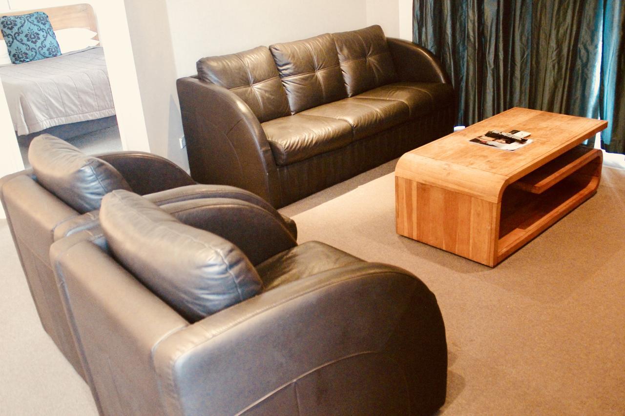 The Nautilus Hotel Napier Bagian luar foto A suite at the hotel
