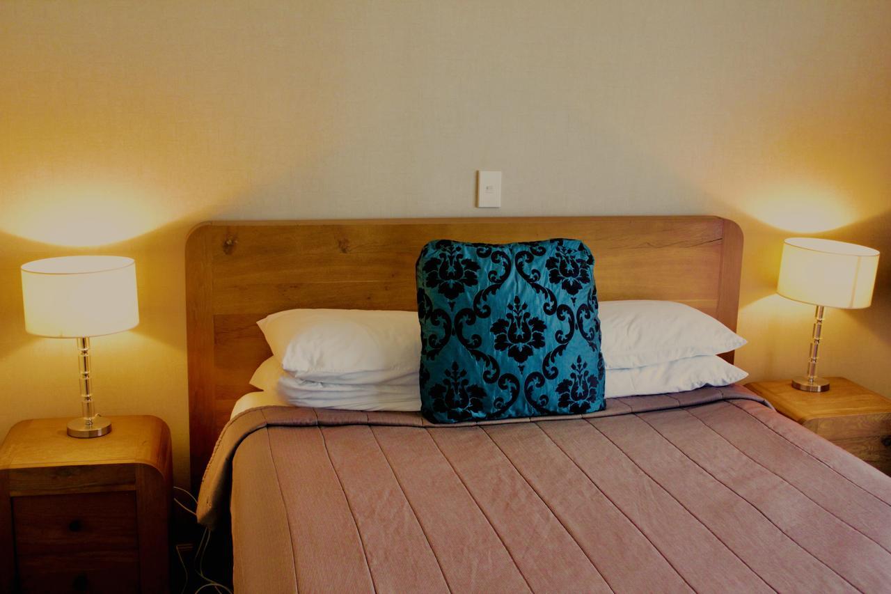 The Nautilus Hotel Napier Bagian luar foto A bed with a pillow