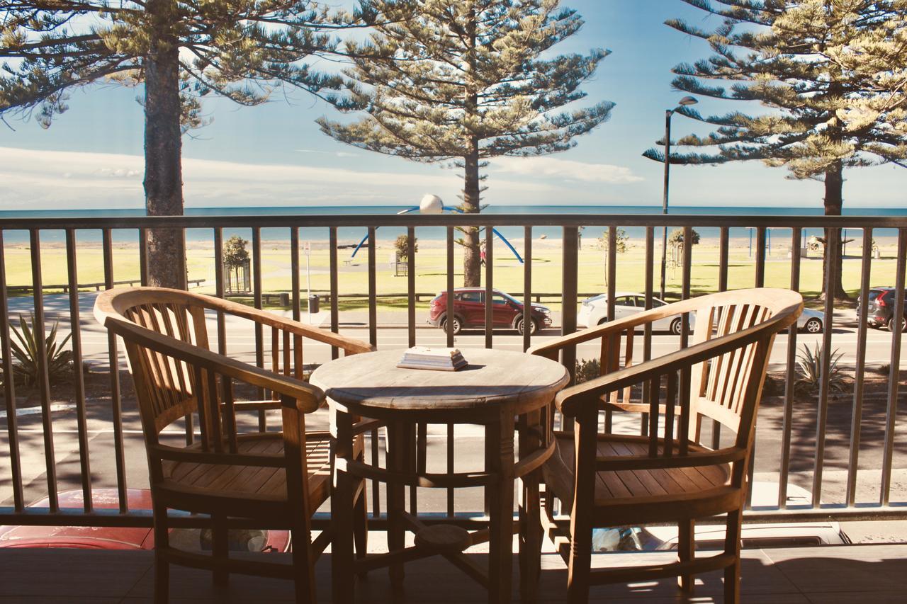 The Nautilus Hotel Napier Bagian luar foto The Deck