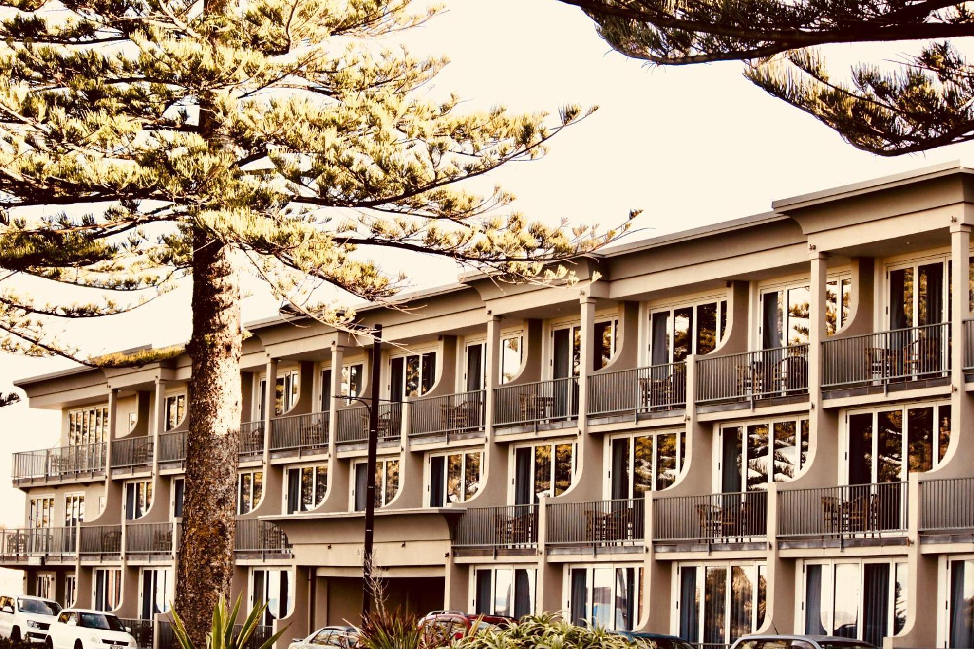 The Nautilus Hotel Napier Bagian luar foto The Surf Hotel