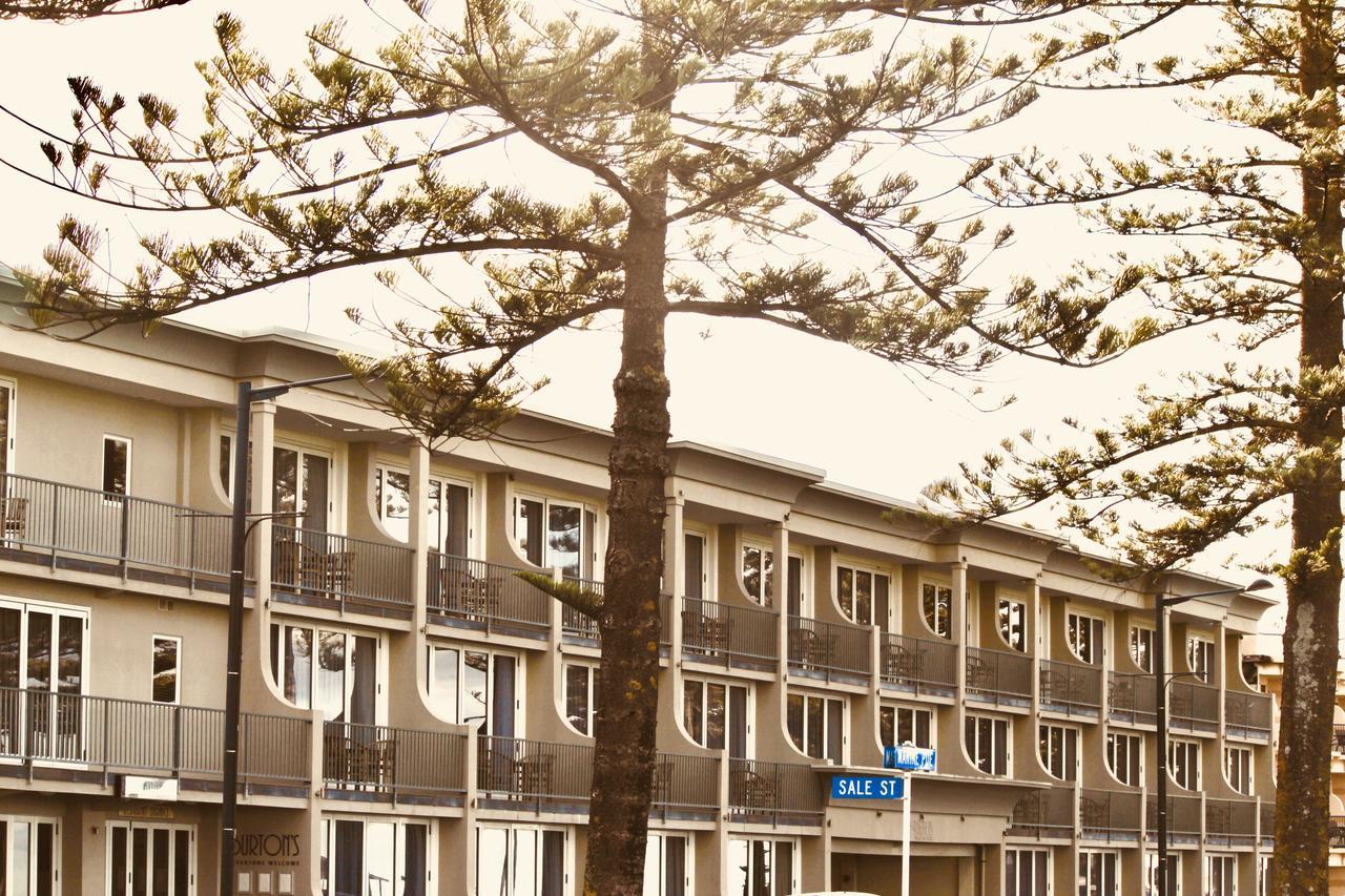 The Nautilus Hotel Napier Bagian luar foto The 1960s apartment block at the northern end of the street