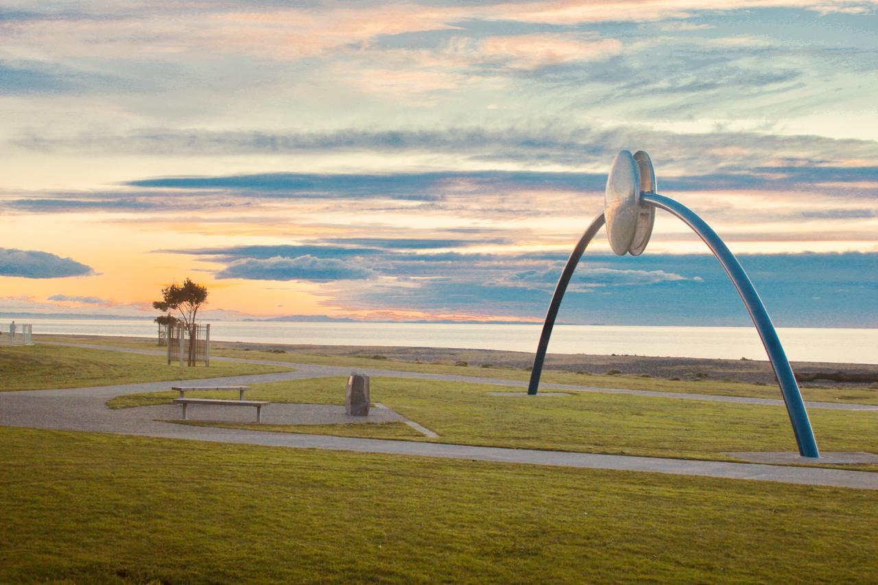 The Nautilus Hotel Napier Bagian luar foto The Whalebone Arch